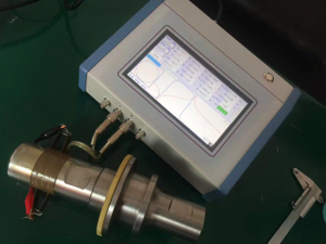 Transdutor ultrassônico e analisador de chifre ou transdutores ultrassônicos de potência de teste e ajuste