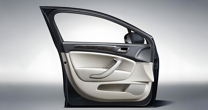 Vantagens da soldagem ultrassônica de painéis de portas de automóveis